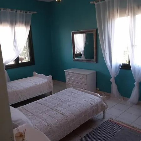Beachside Retro Apartment Stoupa