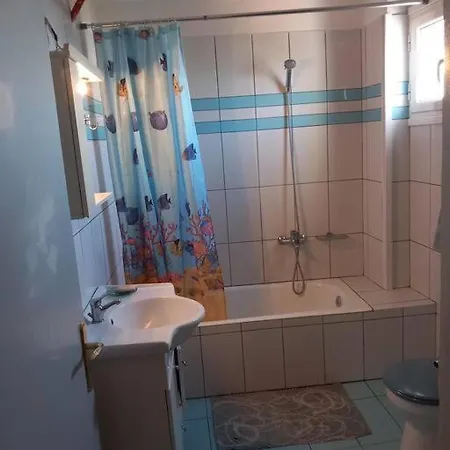Beachside Retro Apartment Stoupa