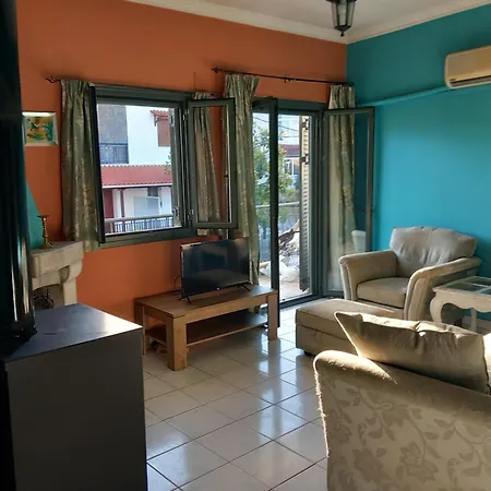 Beachside Retro Apartment Stoupa