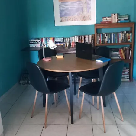 Beachside Retro Apartment