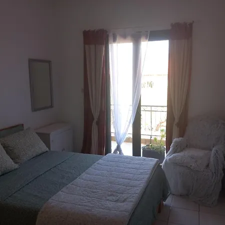 Beachside Retro Apartment Stoupa